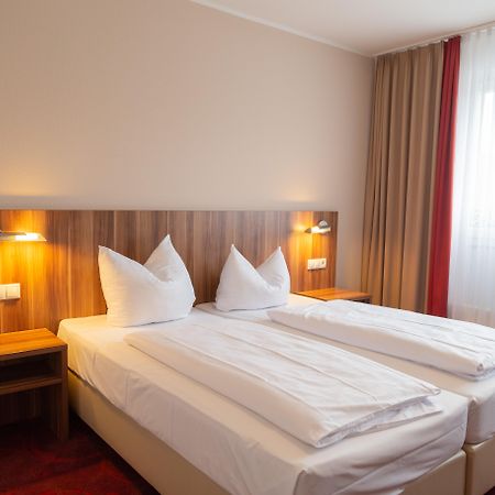 Das Ebertor - Hotel & Hostel บอพพาร์ด ภายนอก รูปภาพ