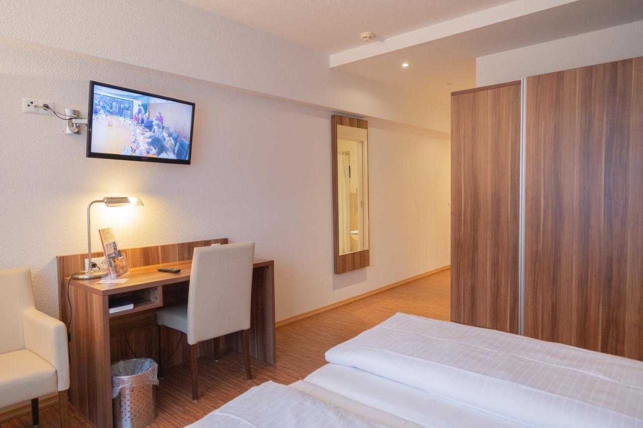 Das Ebertor - Hotel & Hostel บอพพาร์ด ภายนอก รูปภาพ