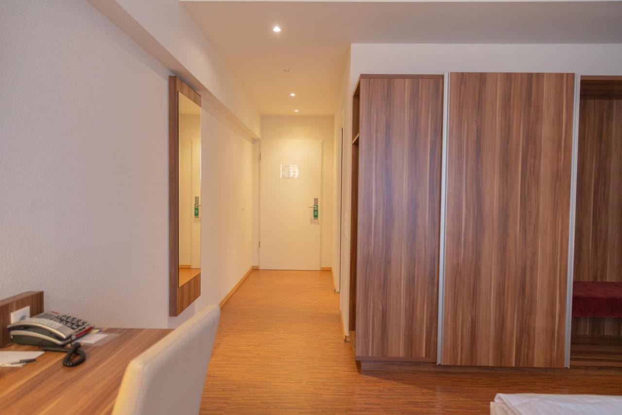 Das Ebertor - Hotel & Hostel บอพพาร์ด ภายนอก รูปภาพ