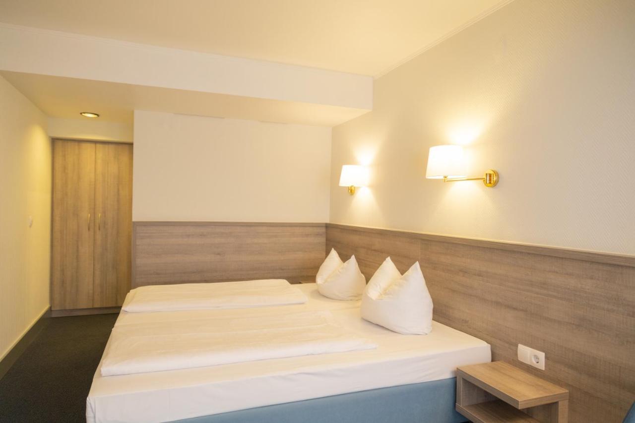 Das Ebertor - Hotel & Hostel บอพพาร์ด ภายนอก รูปภาพ