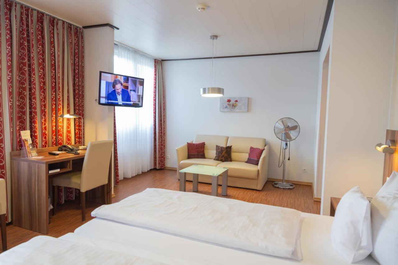Das Ebertor - Hotel & Hostel บอพพาร์ด ภายนอก รูปภาพ